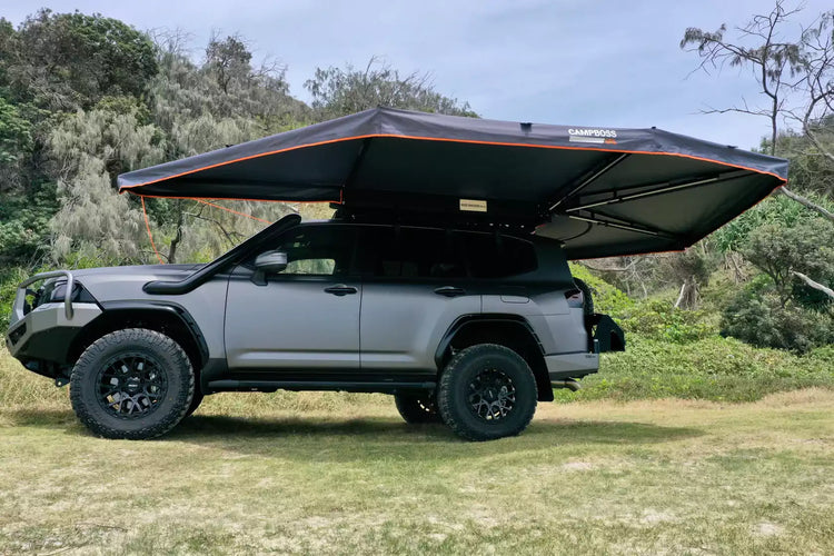 Awning black circular on a 4x4 equipped with