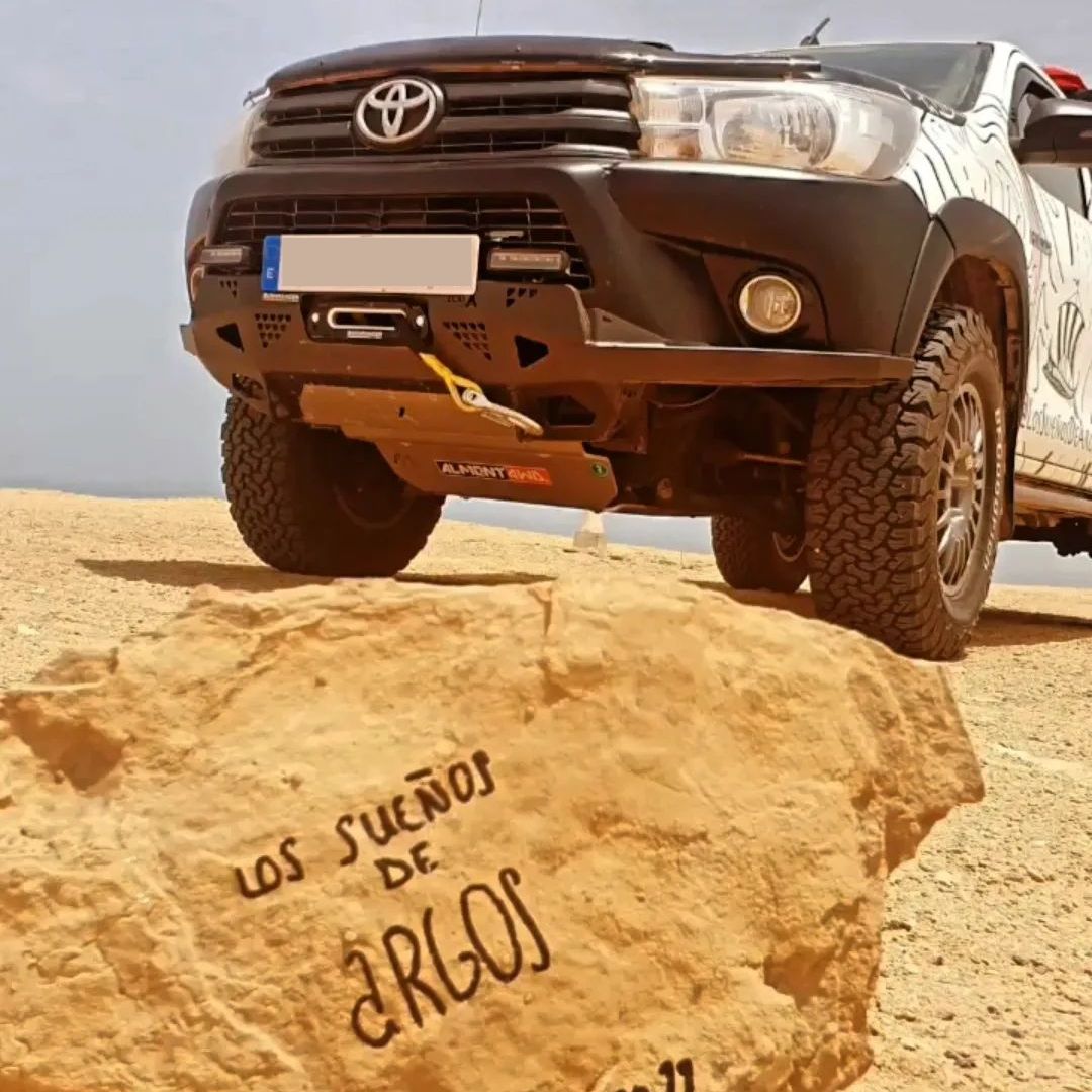 Hilux Invencible with steel bumper in the desert