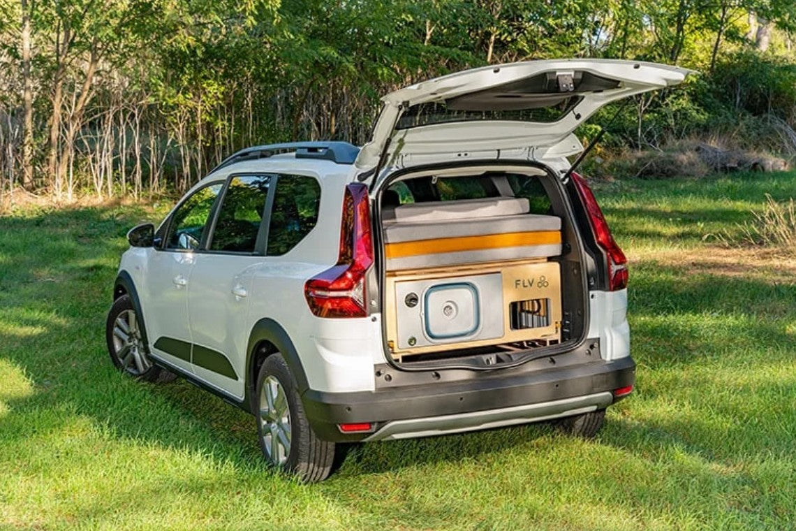 station wagon with FLV box and orange-grey folded mattress