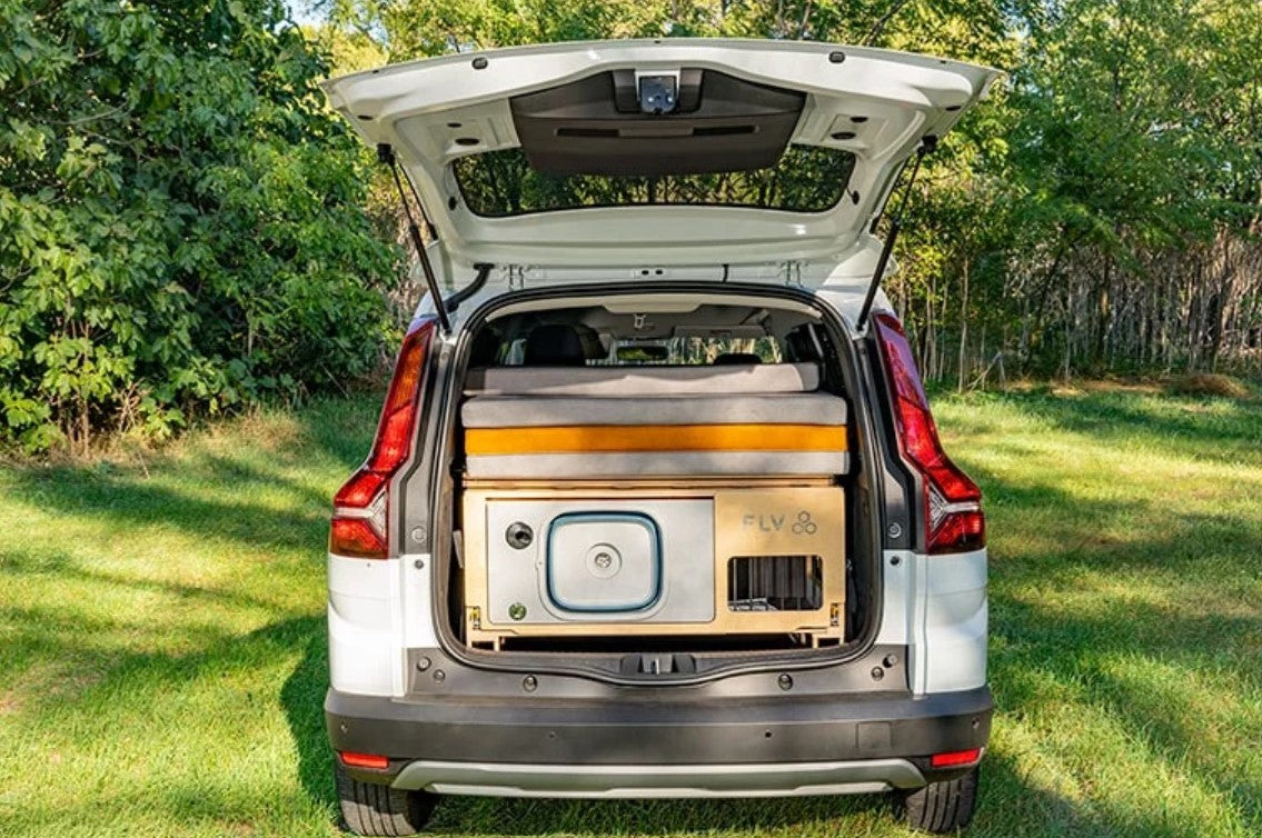 station wagon with FLV box and orange and grey mattress