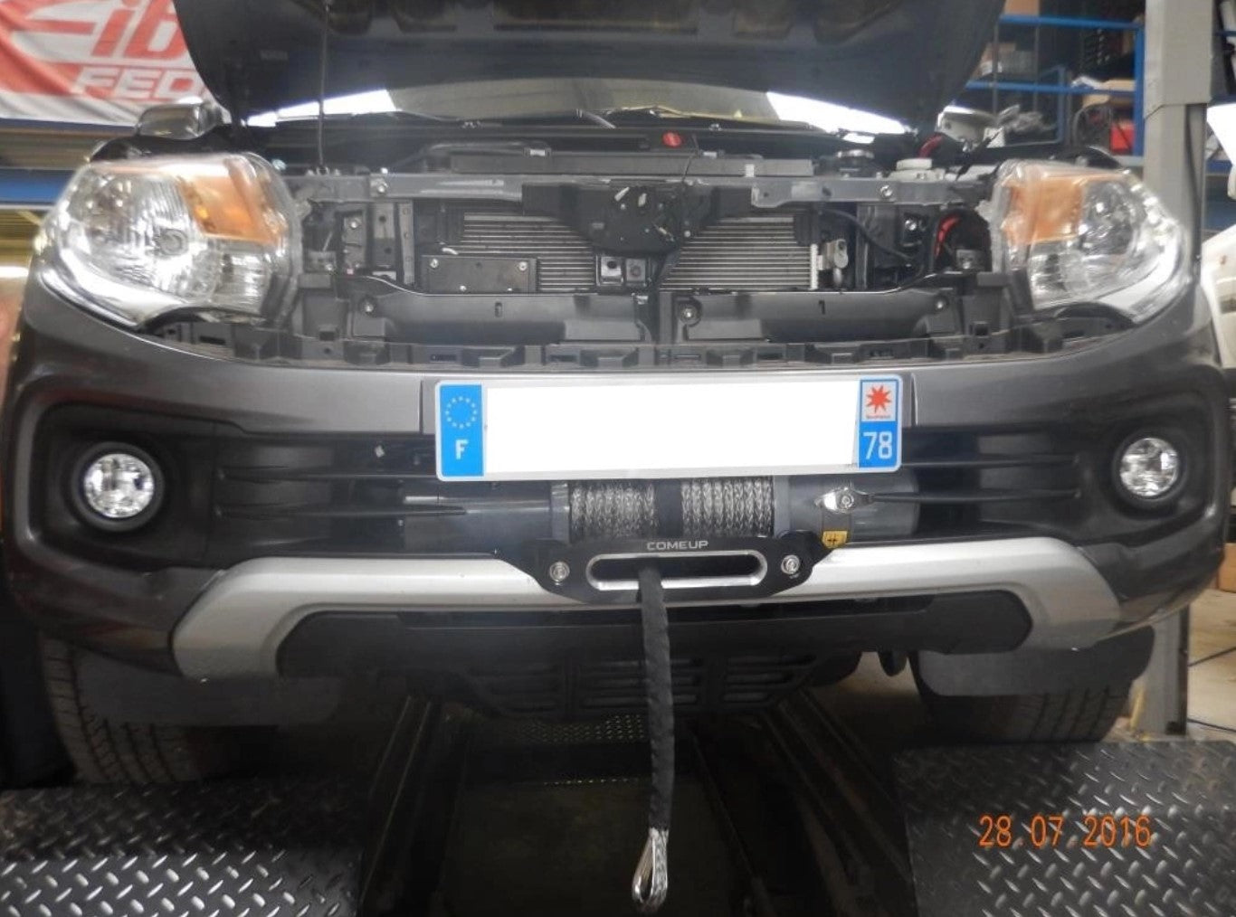 Front end of a vehicle with a come-up bedplate
