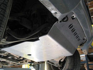 Engine shield on a chassis-mounted pajero 3