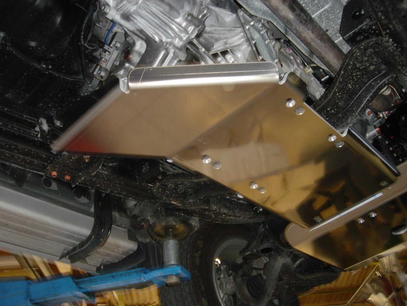underneath a vehicle with an aluminium armouring for transfer box and gearbox