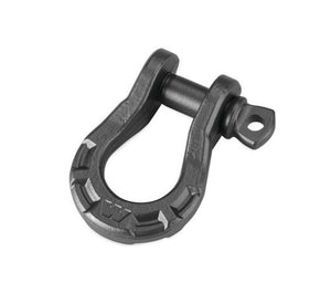 Warn Epic shackle for 4x4 traction on white background