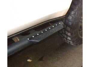 black footboard mounted on a 4x4 vehicle