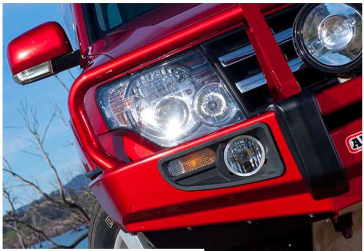 Front fog lamps with red bumper on Pajero