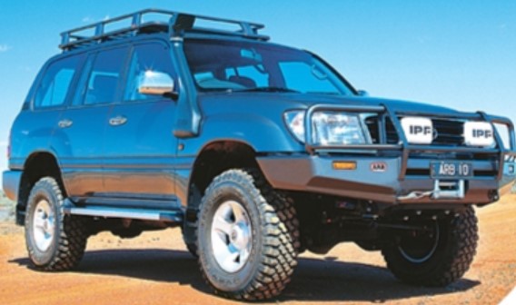 land cruiser 105 blue in the sand with gray bumper