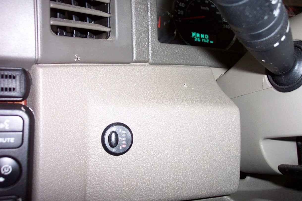 Button to manage the additional fuel tank inside a Jeep Grand Cherokee