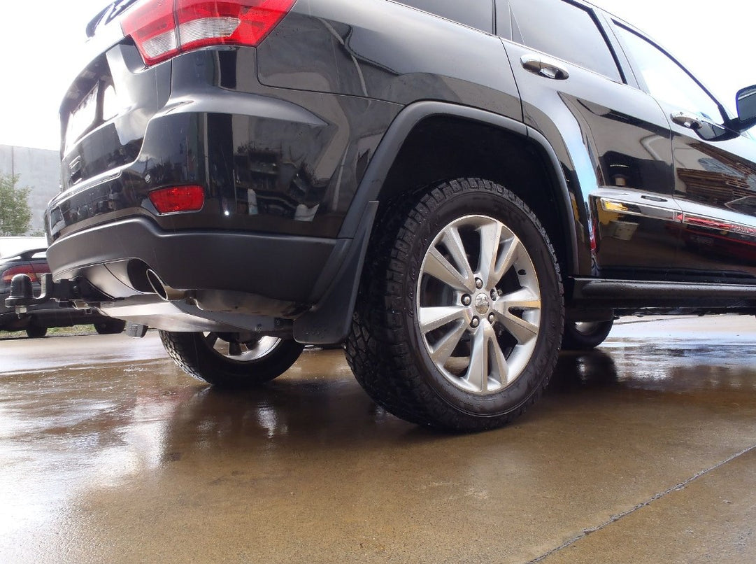 3/4 rear view of a Jeep Grand Cherokee with LRA tank