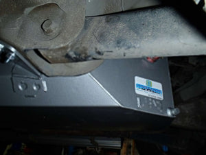 Long Range Automotive auxiliary tank under a Jeep Grand Cherokee WJ/WG