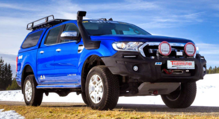 ford ranger blue Taubenreuther with black snorkel and roof rack