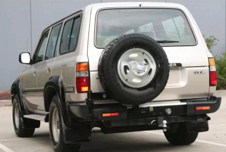 Wheel carrier on bumper on a Beige HDJ80 on a parking lot